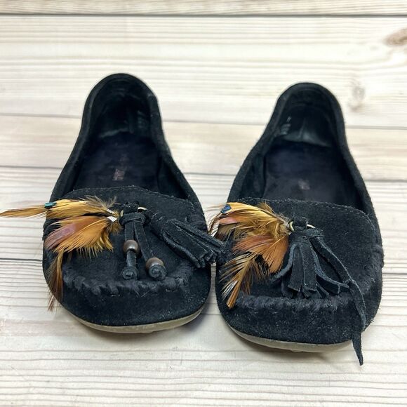 Minnetonka Moccasin Womens 7 Black Suede Leather Flats Feather Tassel Moc Loafer - Picture 2 of 14